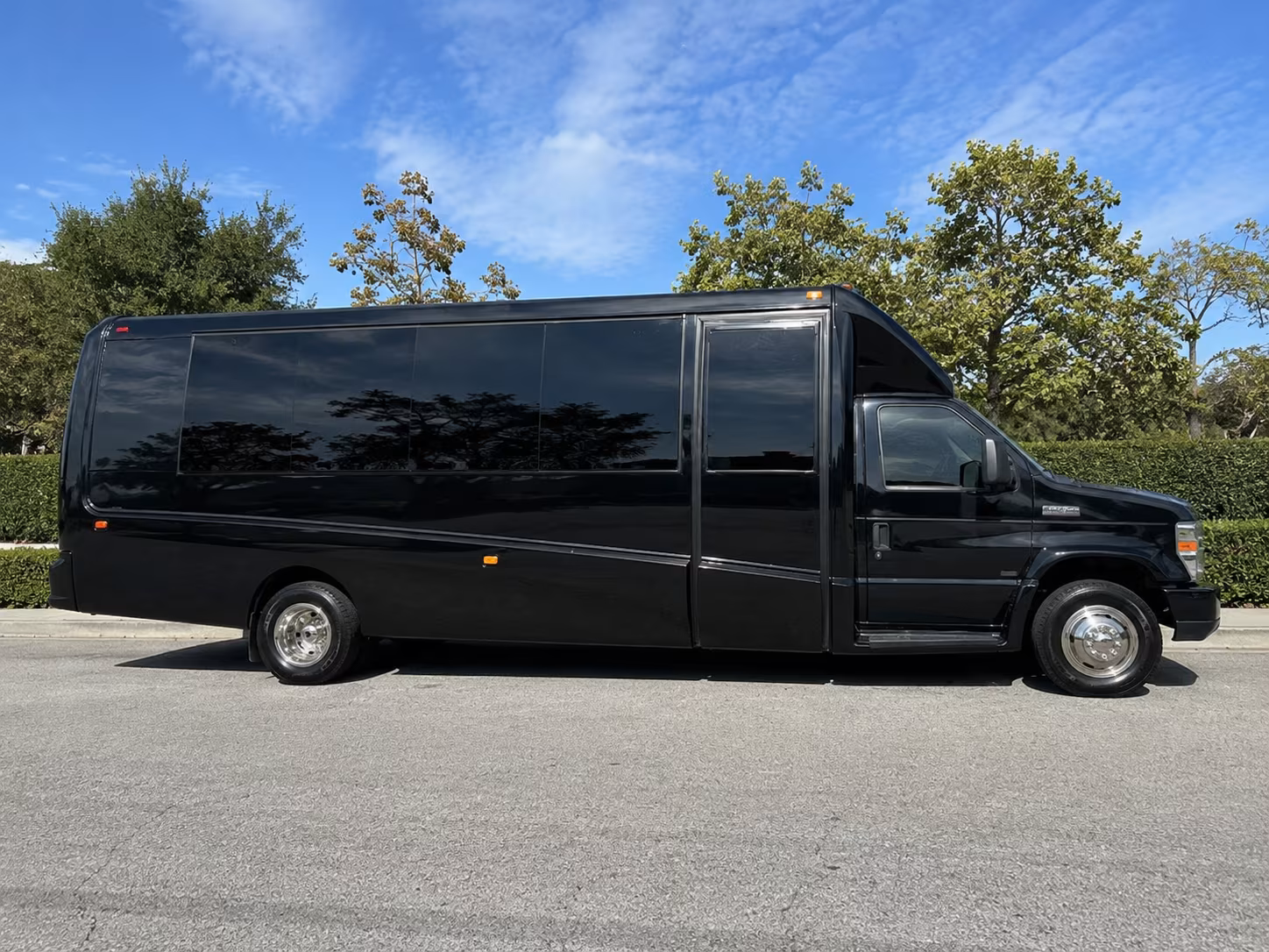 shuttle your team between new bedford and logan or t f green airport
